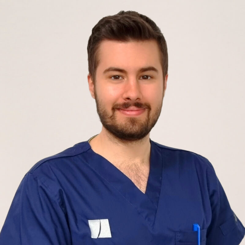PROHAARKLINIK für Haartransplantation - Dr. Ádám Bódi - Haartransplantationsspezialist, Experte für FUE/FUE3-Technik