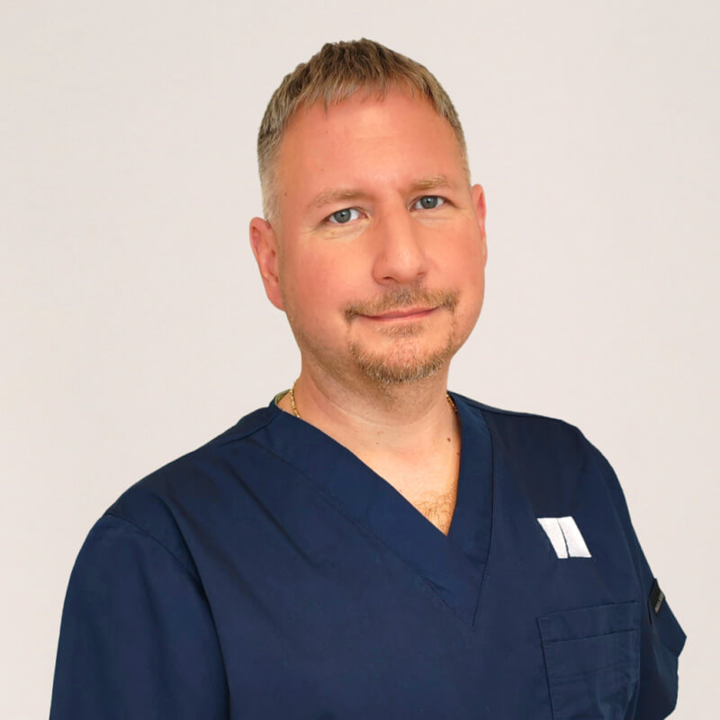 PROHAARKLINIK für Haartransplantation - Dr. András Lendvai - Chefarzt, Chirurg, Haartransplantationsspezialist, Experte für FUE/FUE3-Technik